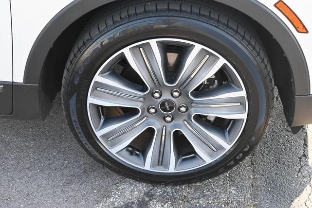 Photo of 2016 Confidential White Tri-Coat Lincoln MKC