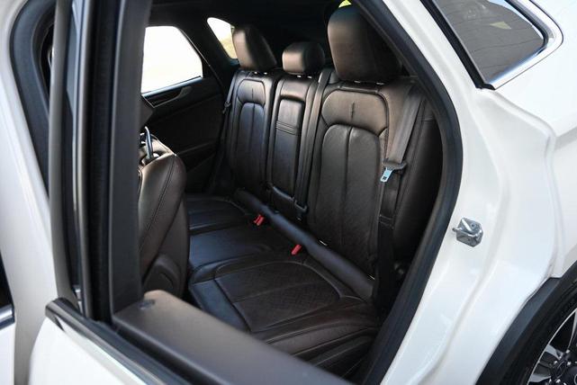 Photo of 2016 Confidential White Tri-Coat Lincoln MKC