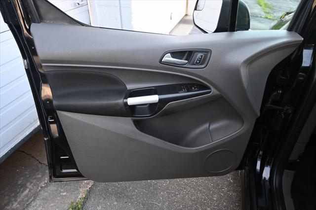 Photo of 2021 Black Metallic Ford Transit Connect