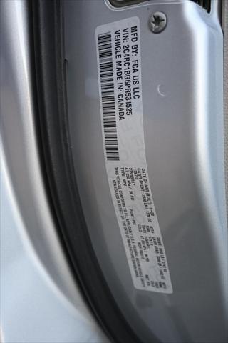 Photo of 2023 Silver Mist Clearcoat Chrysler Pacifica