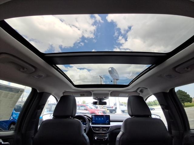 Photo of 2025 White Metallic Ford Escape