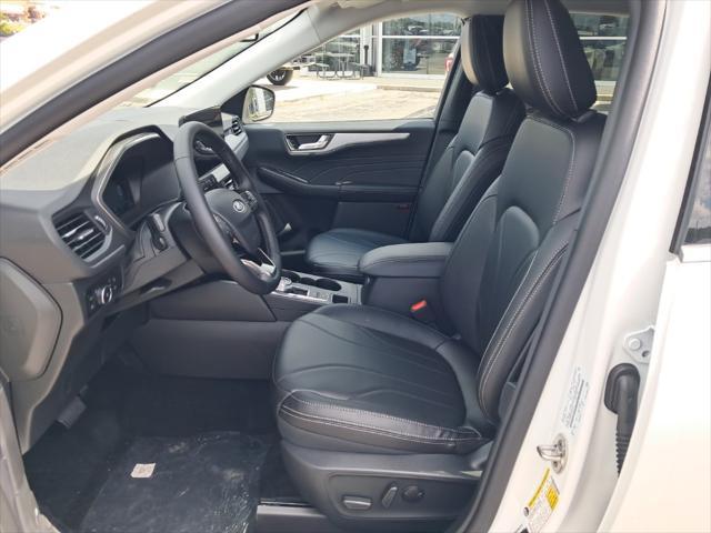 Photo of 2025 White Metallic Ford Escape