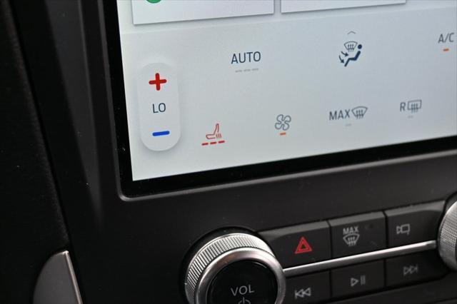 Photo of 2024 Oxford White Ford Edge