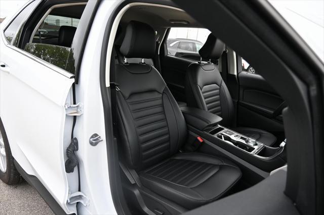 Photo of 2024 Oxford White Ford Edge