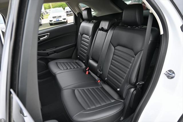 Photo of 2024 Oxford White Ford Edge
