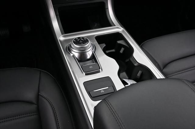 Photo of 2024 Oxford White Ford Edge