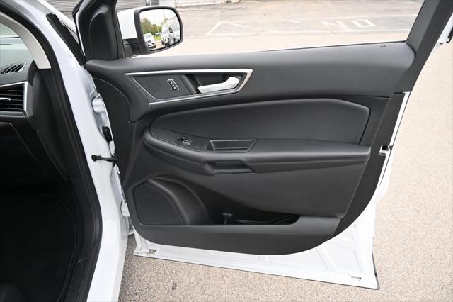 Photo of 2024 Oxford White Ford Edge