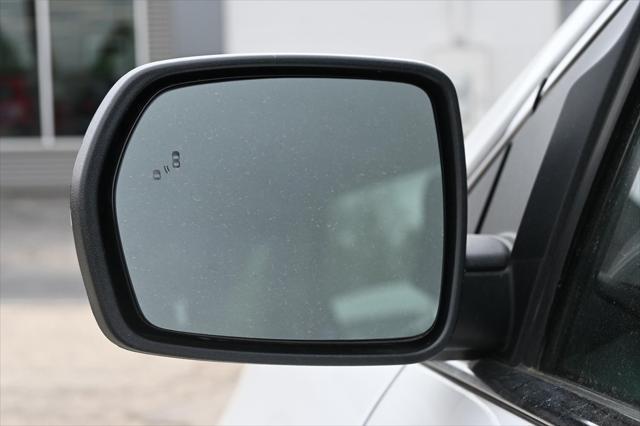 Photo of 2024 Oxford White Ford Edge