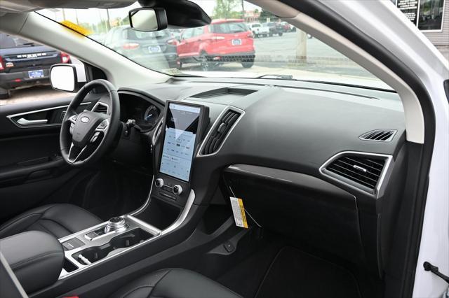 Photo of 2024 Oxford White Ford Edge