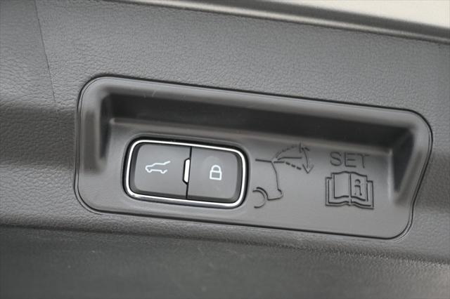 Photo of 2024 Silver Metallic Ford Explorer