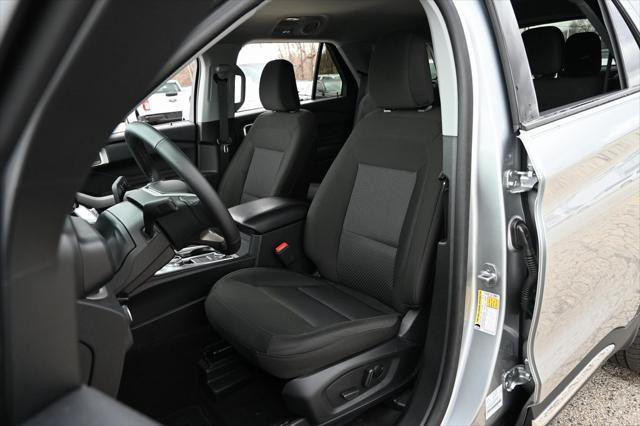 Photo of 2024 Silver Metallic Ford Explorer