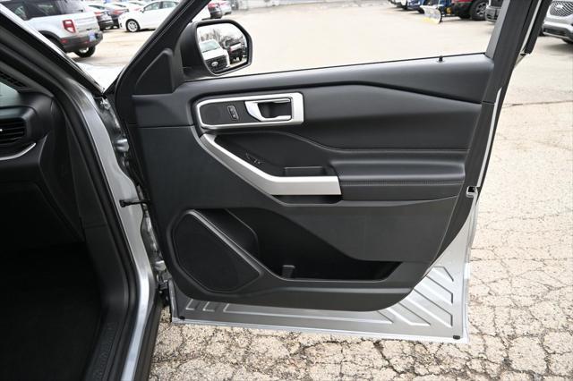 Photo of 2024 Silver Metallic Ford Explorer