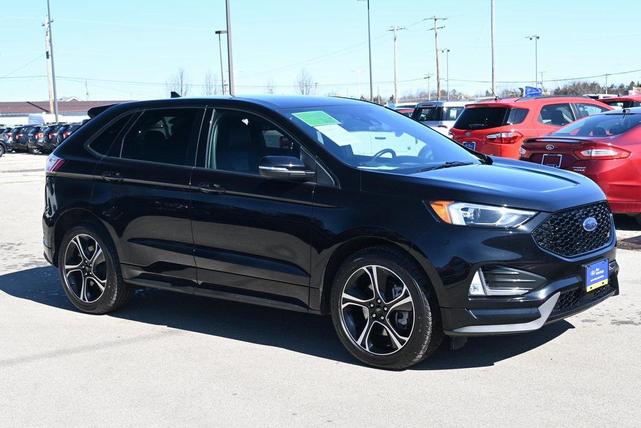 Photo of 2022 Black Metallic Ford Edge
