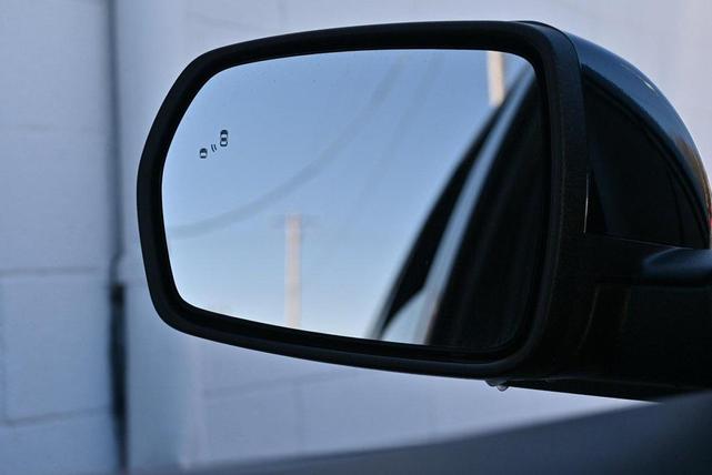 Photo of 2022 Black Metallic Ford Edge