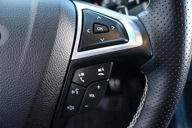 Photo of 2022 Black Metallic Ford Edge