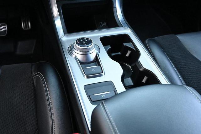 Photo of 2022 Black Metallic Ford Edge