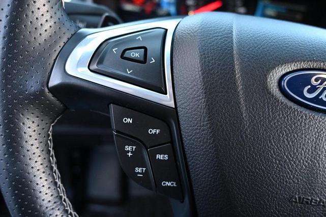 Photo of 2022 Black Metallic Ford Edge