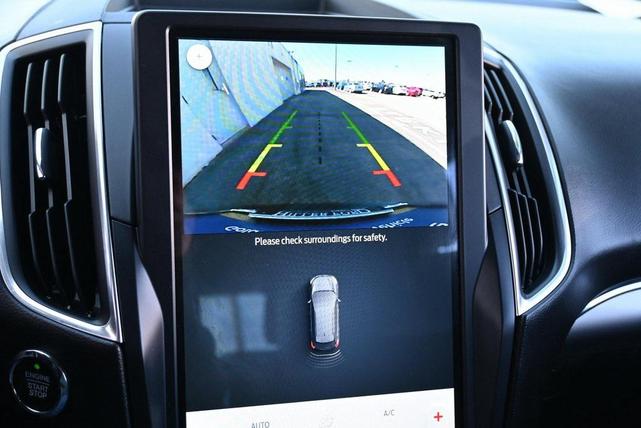 Photo of 2022 Black Metallic Ford Edge