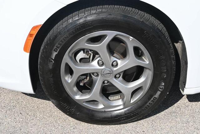 Photo of 2023 Bright White Clearcoat Chrysler Pacifica