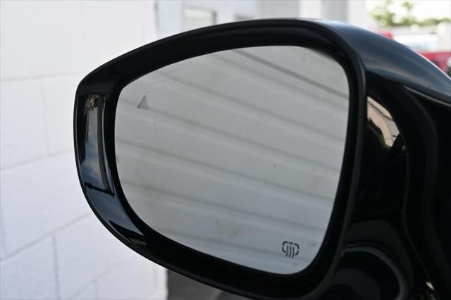 Photo of 2023 Bright White Clearcoat Chrysler Pacifica