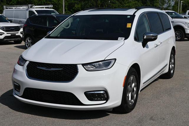 Photo of 2023 Bright White Clearcoat Chrysler Pacifica