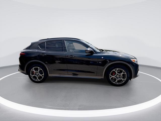 Photo of 2022 Vulcano Black Metallic Alfa Romeo Stelvio