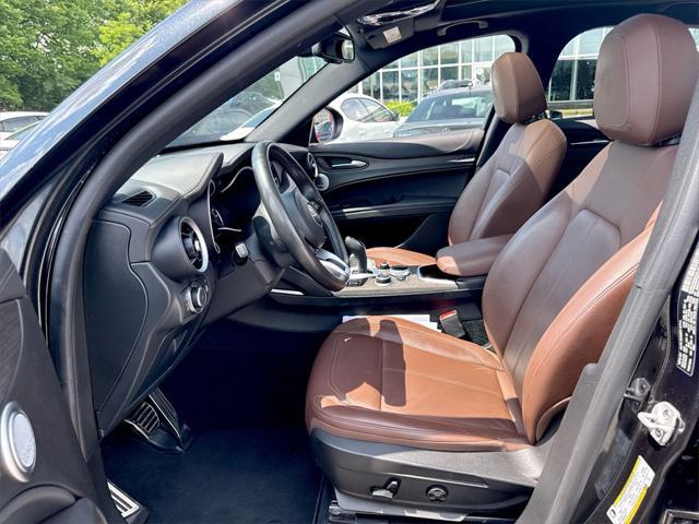 Photo of 2022 Vulcano Black Metallic Alfa Romeo Stelvio