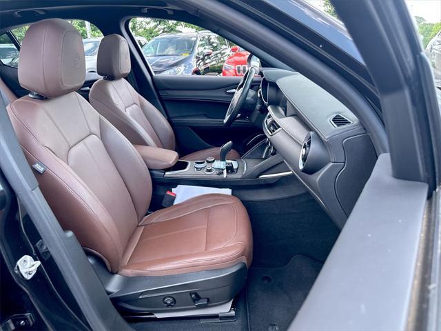 Photo of 2022 Vulcano Black Metallic Alfa Romeo Stelvio