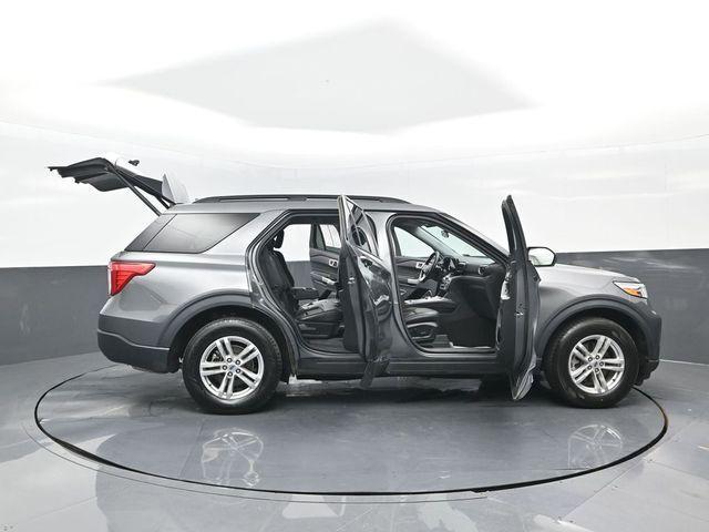 Photo of 2023 Carbonized Gray Metallic Ford Explorer