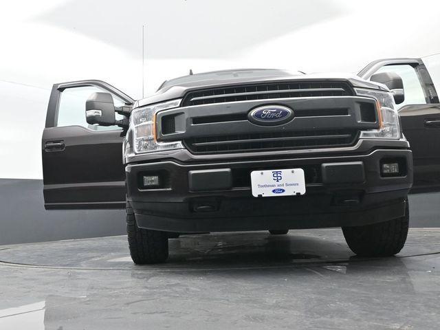 Photo of 2020 Magma Red Ford F-150