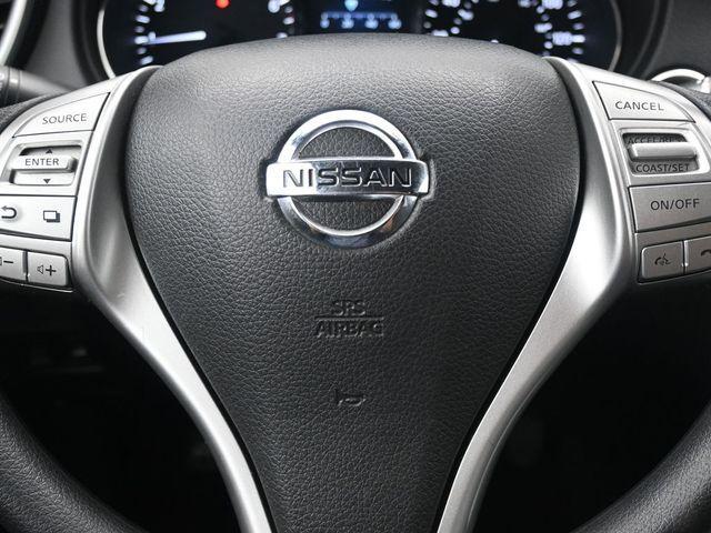 Photo of 2016 Brilliant Silver Nissan Rogue
