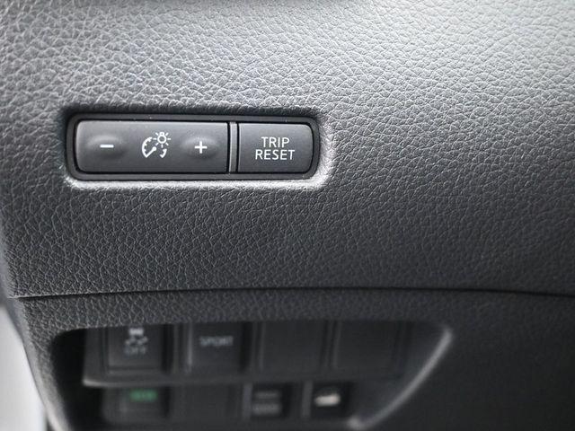 Photo of 2016 Brilliant Silver Nissan Rogue