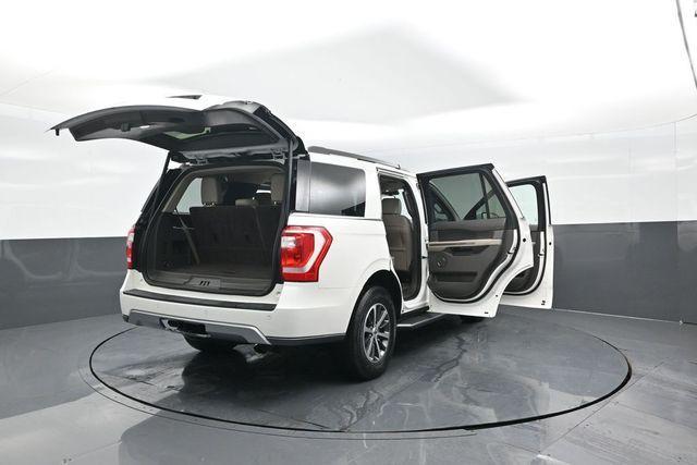 Photo of 2021 White Ford Expedition