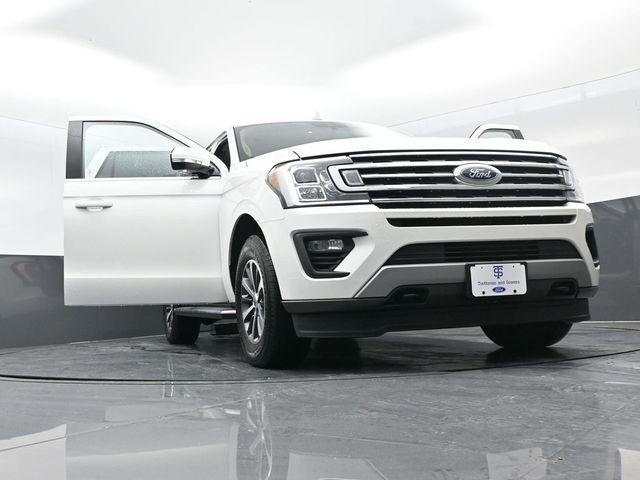Photo of 2021 White Ford Expedition