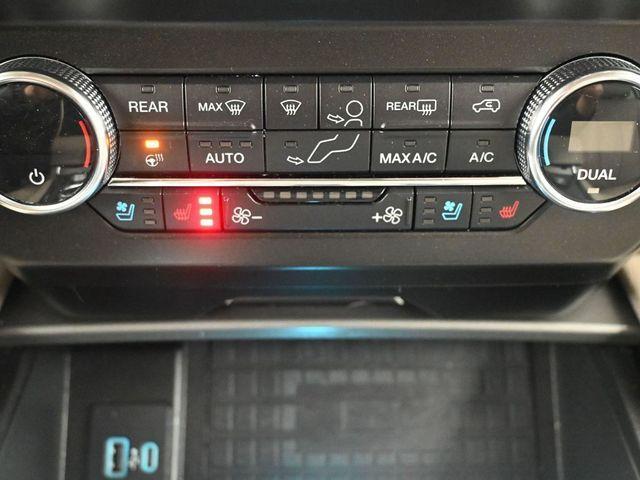Photo of 2021 White Ford Expedition