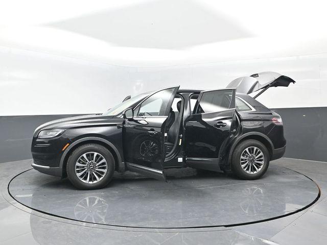 Photo of 2021 Black Lincoln Nautilus