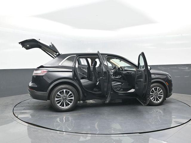 Photo of 2021 Black Lincoln Nautilus