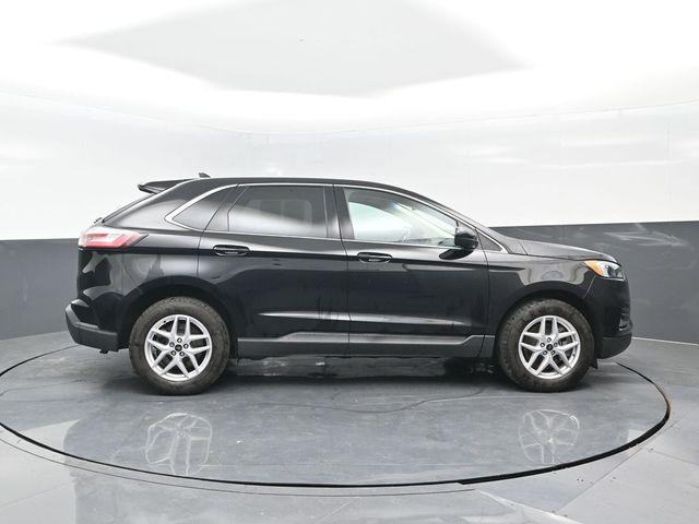 Photo of 2023 Black Metallic Ford Edge