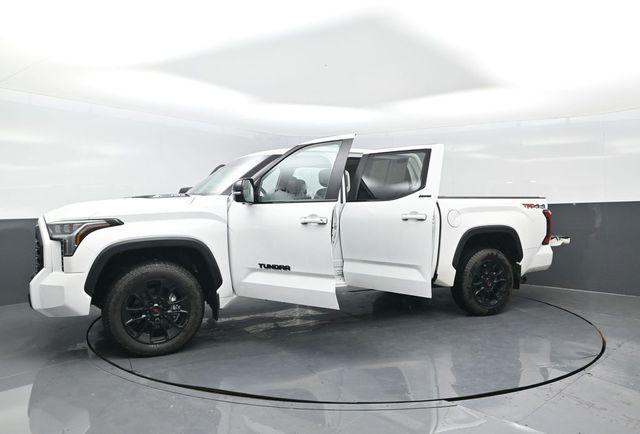 Photo of 2024 White Toyota Tundra Hybrid