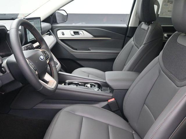 Photo of 2025 Agate Black Metallic Ford Explorer
