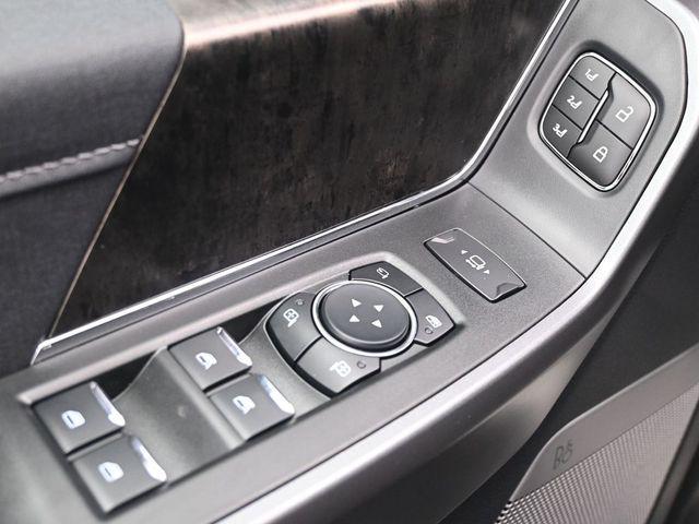 Photo of 2025 Agate Black Metallic Ford F-250