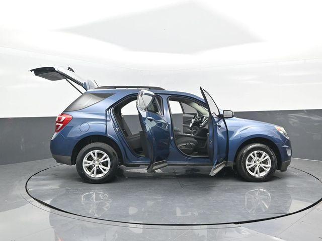 Photo of 2017 Patriot Blue Metallic Chevrolet Equinox