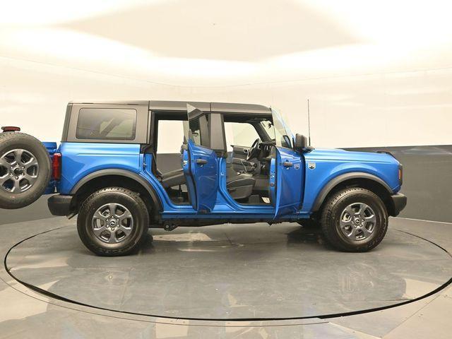 Photo of 2025 Velocity Blue Metallic Ford Bronco