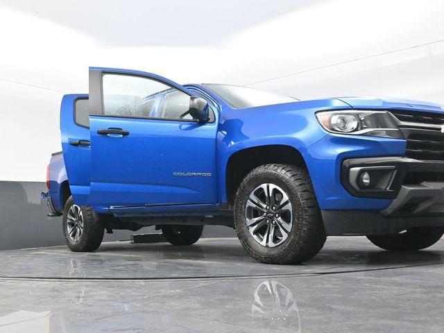 Photo of 2022 Bright Blue Metallic Chevrolet Colorado