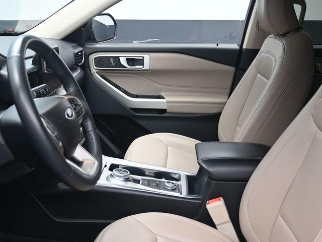 Photo of 2023 Black Metallic Ford Explorer