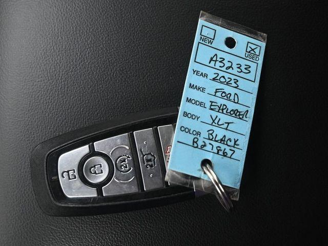 Photo of 2023 Black Metallic Ford Explorer