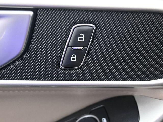 Photo of 2023 Black Metallic Ford Explorer