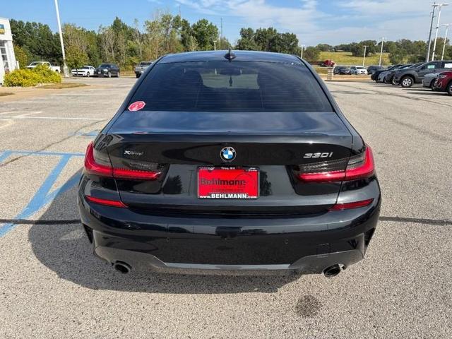 Photo of 2021 Black Sapphire Metallic BMW 330