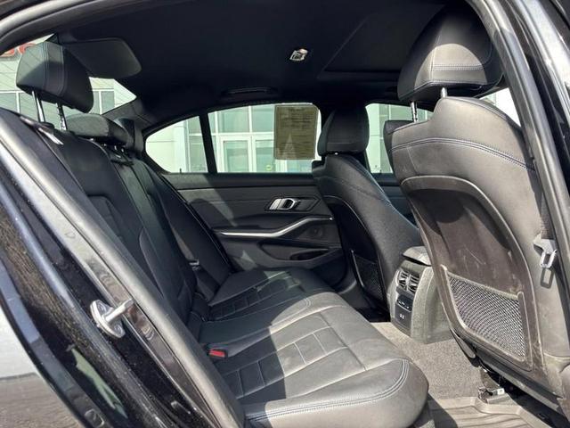 Photo of 2021 Black Sapphire Metallic BMW 330