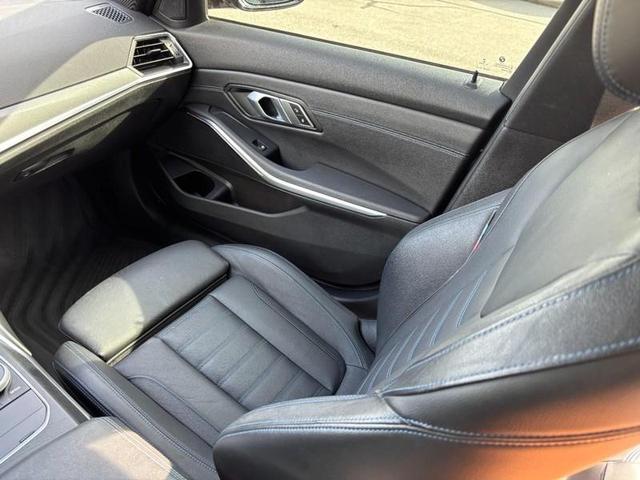 Photo of 2021 Black Sapphire Metallic BMW 330